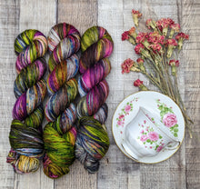 Load image into Gallery viewer, Flower Crown-Bombshell Worsted