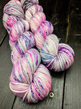 Load image into Gallery viewer, Harlequin-Bombshell Worsted