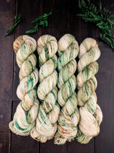 Load image into Gallery viewer, Picnic Basket-Temptress DK