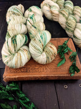 Load image into Gallery viewer, Picnic Basket-Temptress DK