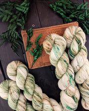 Load image into Gallery viewer, Picnic Basket-Temptress DK