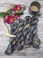 Load image into Gallery viewer, Hipster-Bombshell Worsted