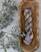 Load image into Gallery viewer, Hipster-Bombshell Worsted