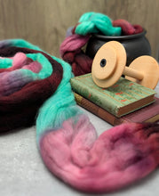 Load image into Gallery viewer, Heartbreaker-Corriedale-Combed Top-Ready to Ship