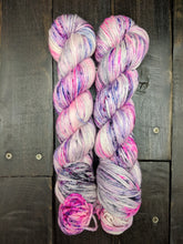 Load image into Gallery viewer, Harlequin-Bombshell Worsted